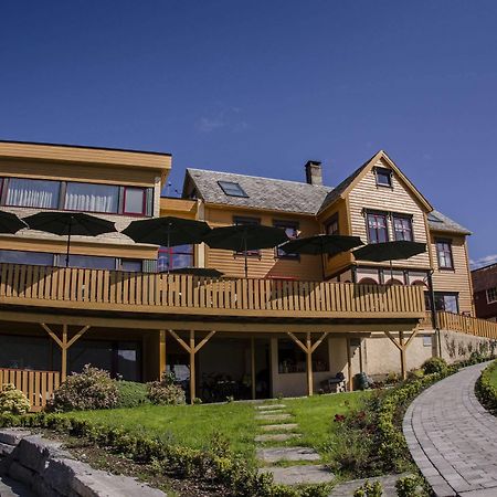 Lavik Fjord Hotel & Apartments Bagian luar foto