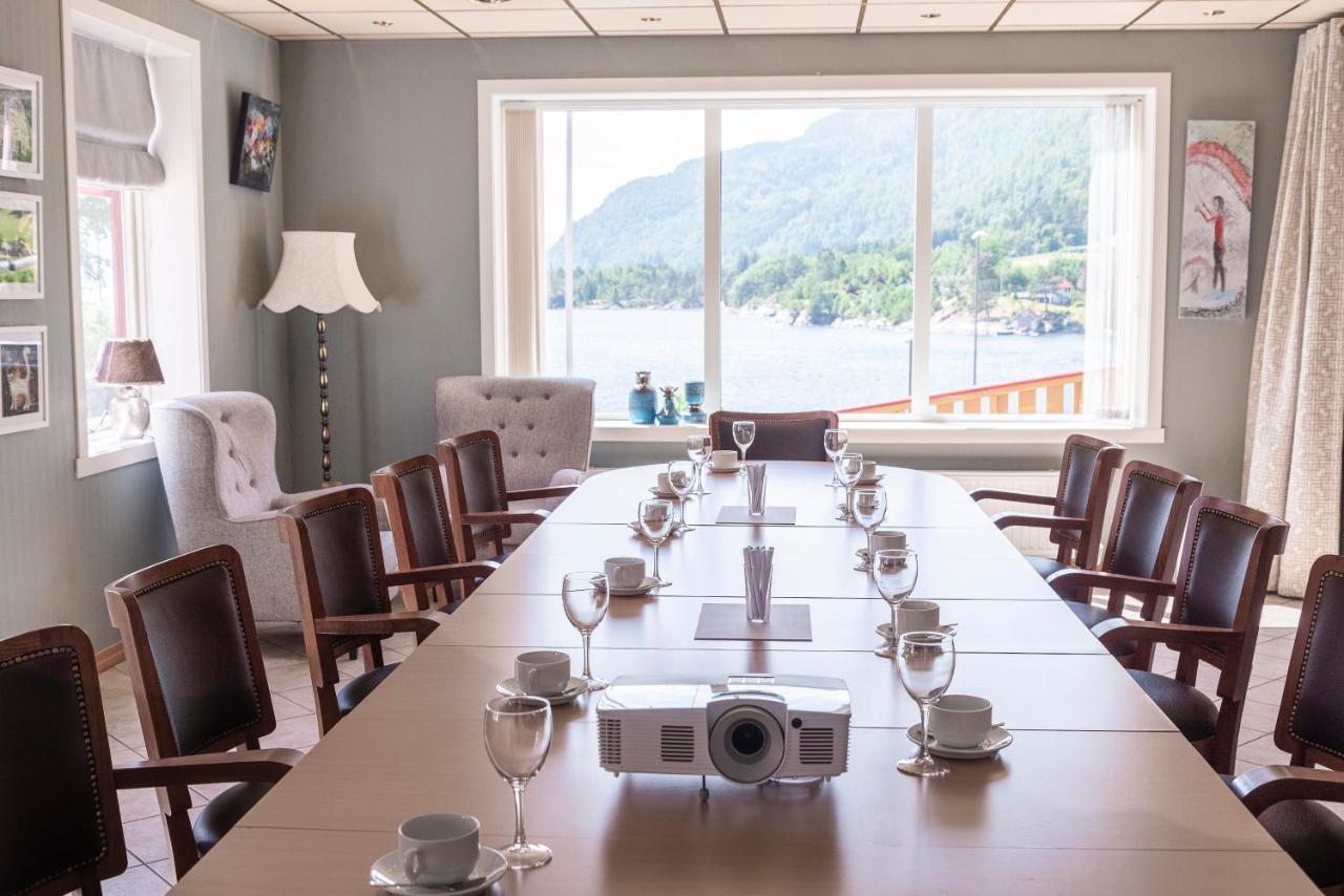 Lavik Fjord Hotel & Apartments Bagian luar foto