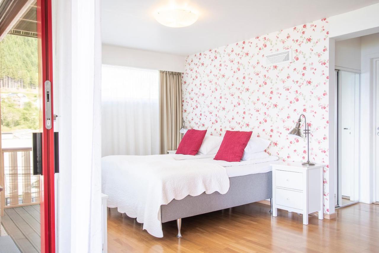 Lavik Fjord Hotel & Apartments Bagian luar foto