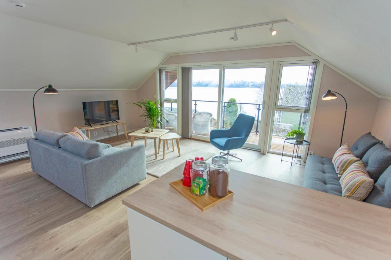 Lavik Fjord Hotel & Apartments Bagian luar foto