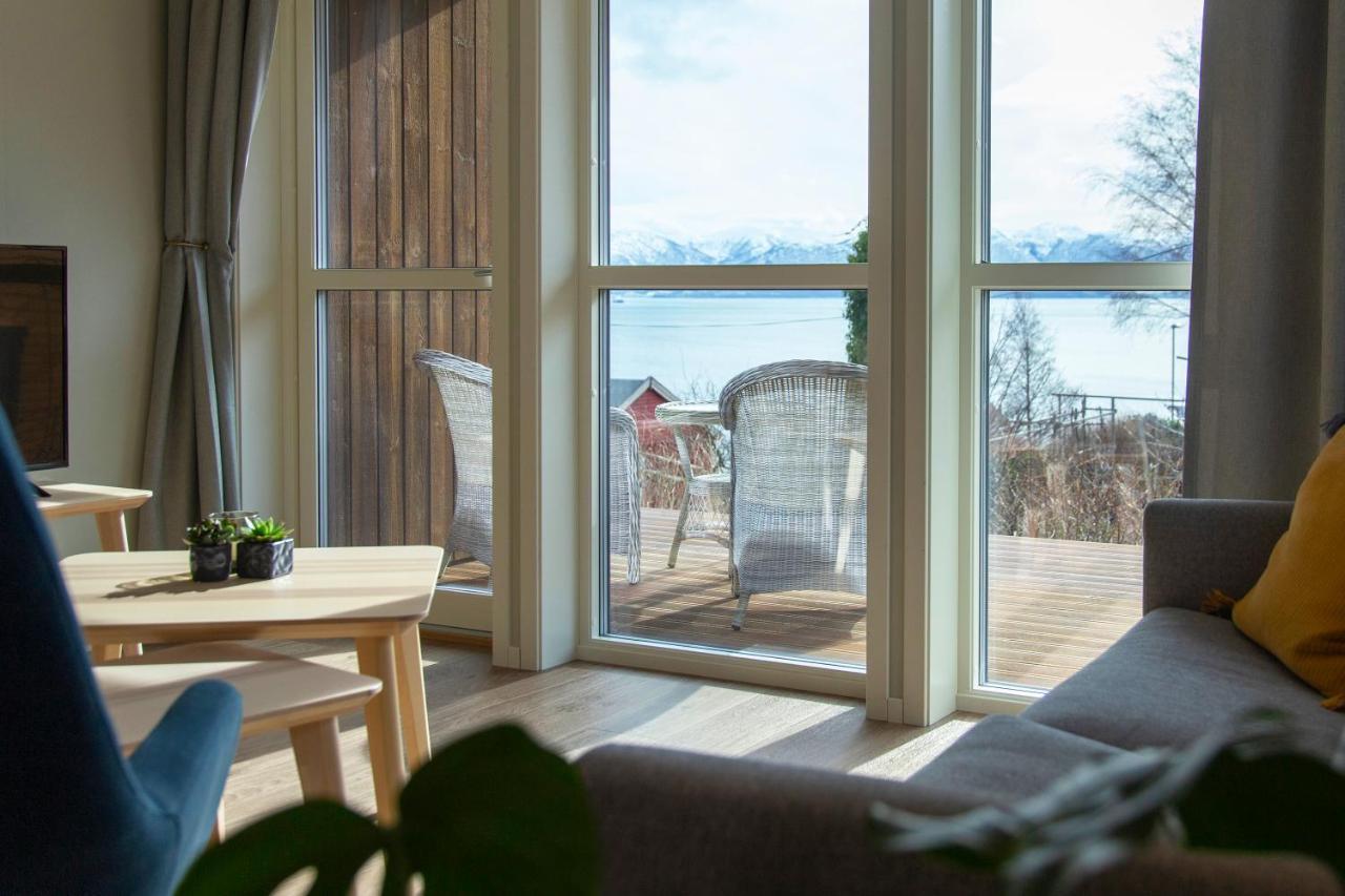 Lavik Fjord Hotel & Apartments Bagian luar foto