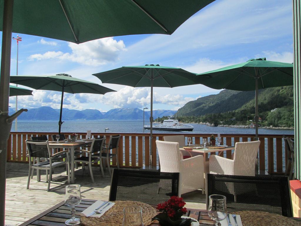 Lavik Fjord Hotel & Apartments Bagian luar foto