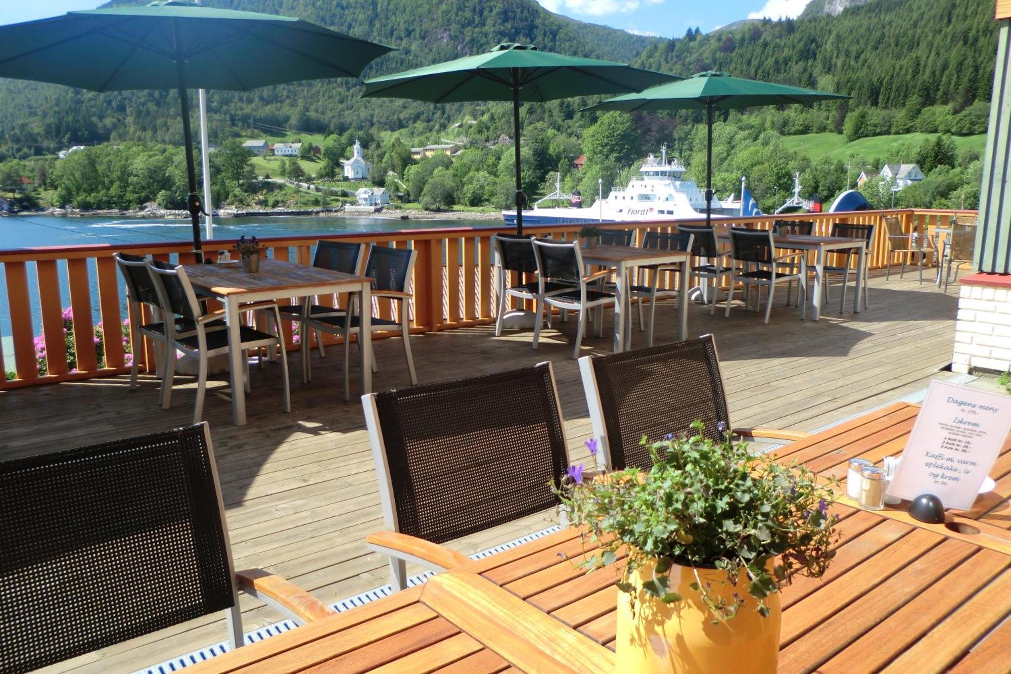 Lavik Fjord Hotel & Apartments Bagian luar foto