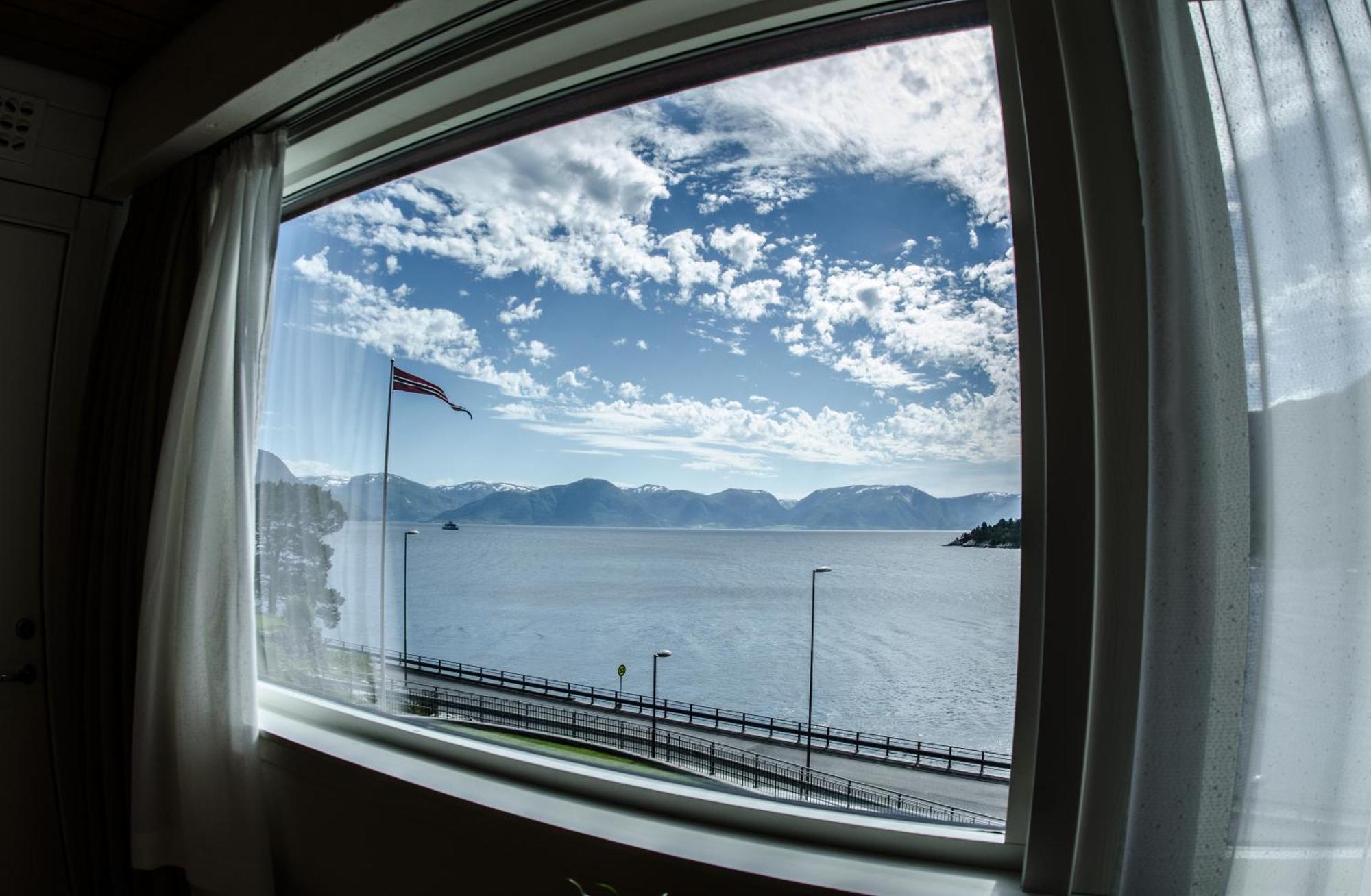 Lavik Fjord Hotel & Apartments Bagian luar foto