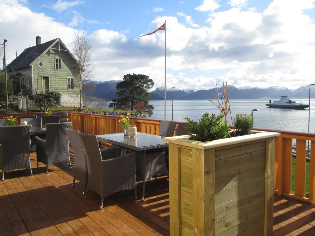 Lavik Fjord Hotel & Apartments Bagian luar foto