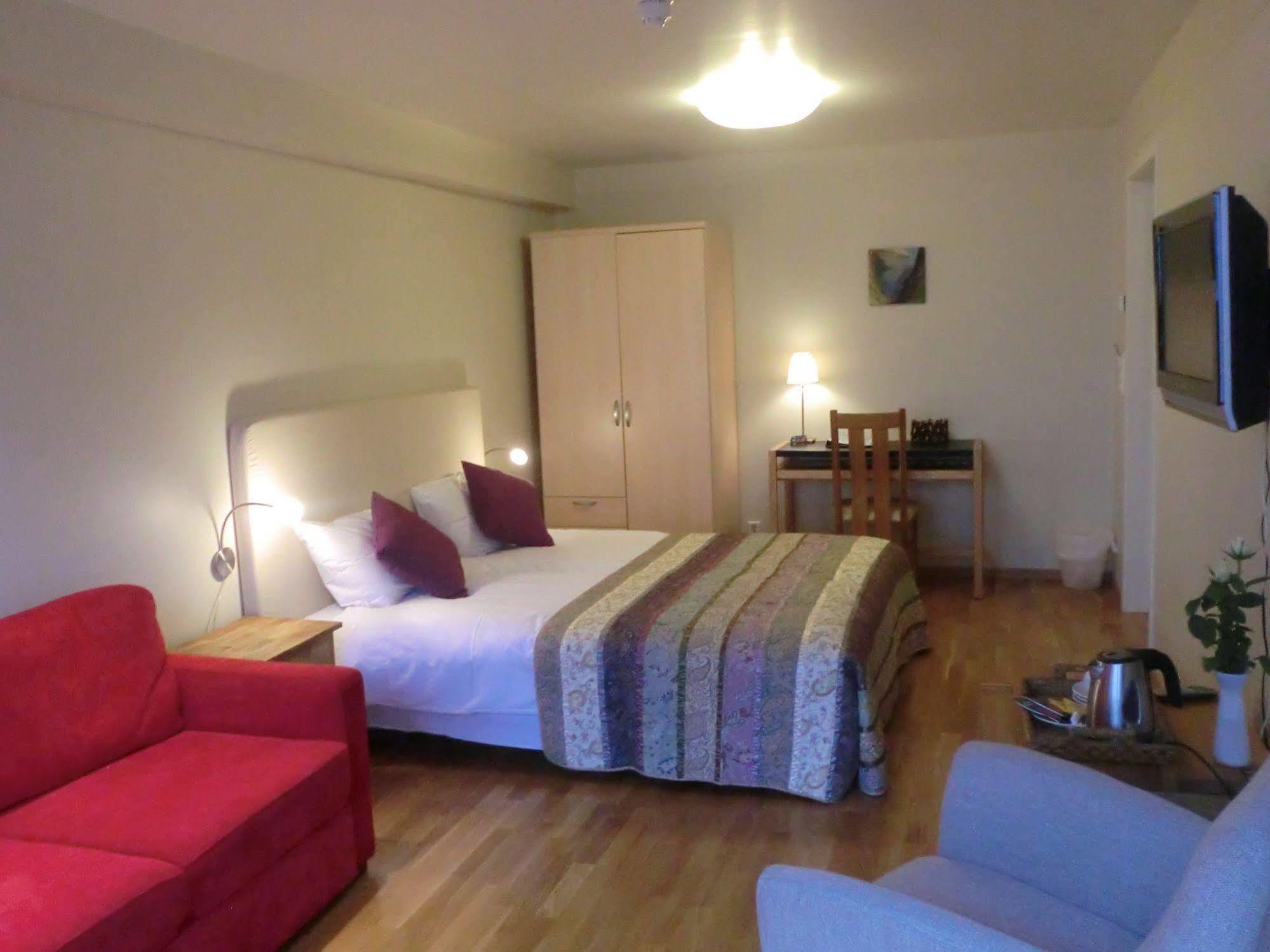 Lavik Fjord Hotel & Apartments Bagian luar foto